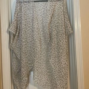 Viv & Lou sheer leopard print kimono